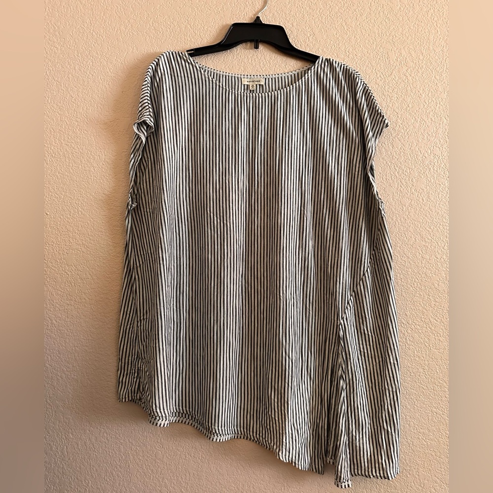 Women's blouse size 2X.